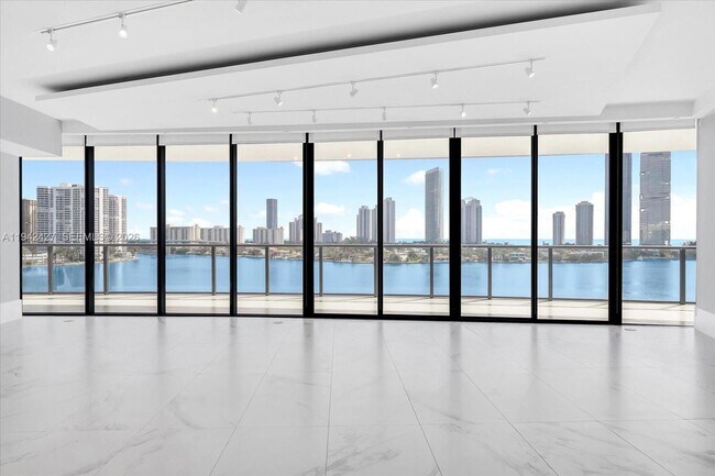 Building Photo - 5500 Island Estates Dr