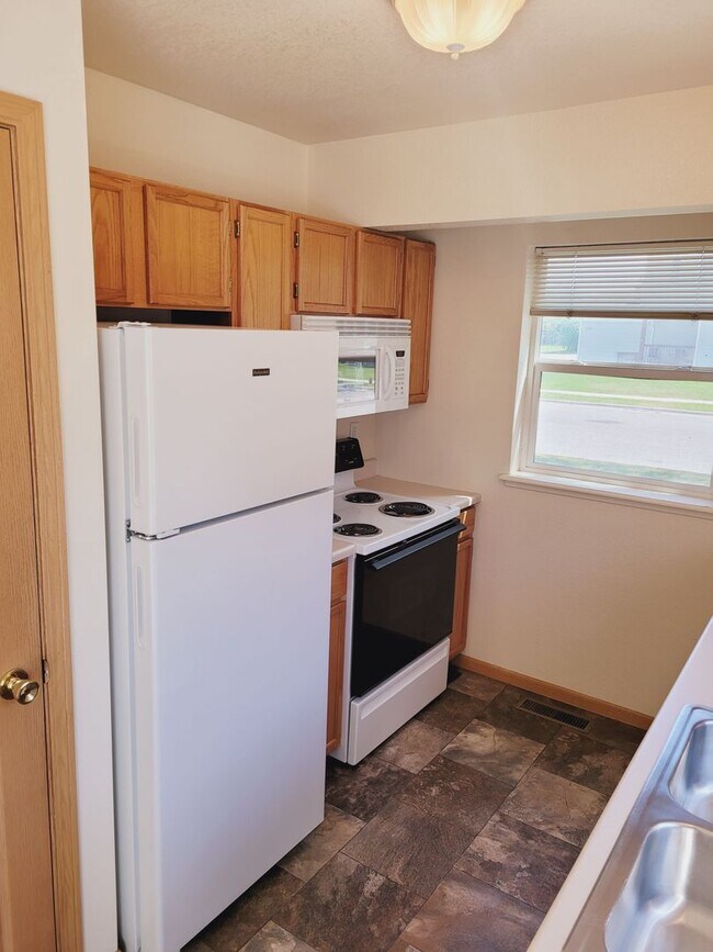 Foto del edificio - Bright & Convenient Townhouse Living!