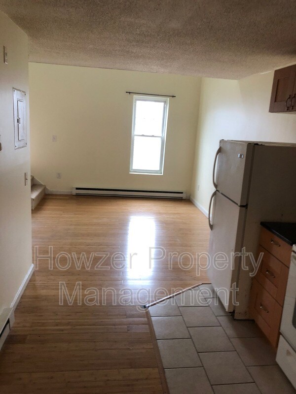 Building Photo - 357 Main St