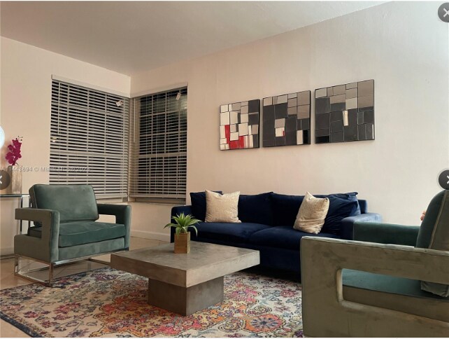 Foto del edificio - 2037 SW 22nd Ter