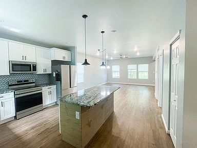 Building Photo - 2130 Sunset Dr