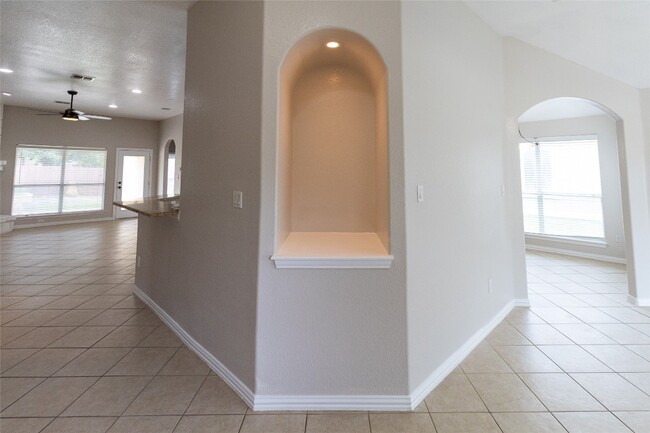 Building Photo - 30412 Briarcrest Dr