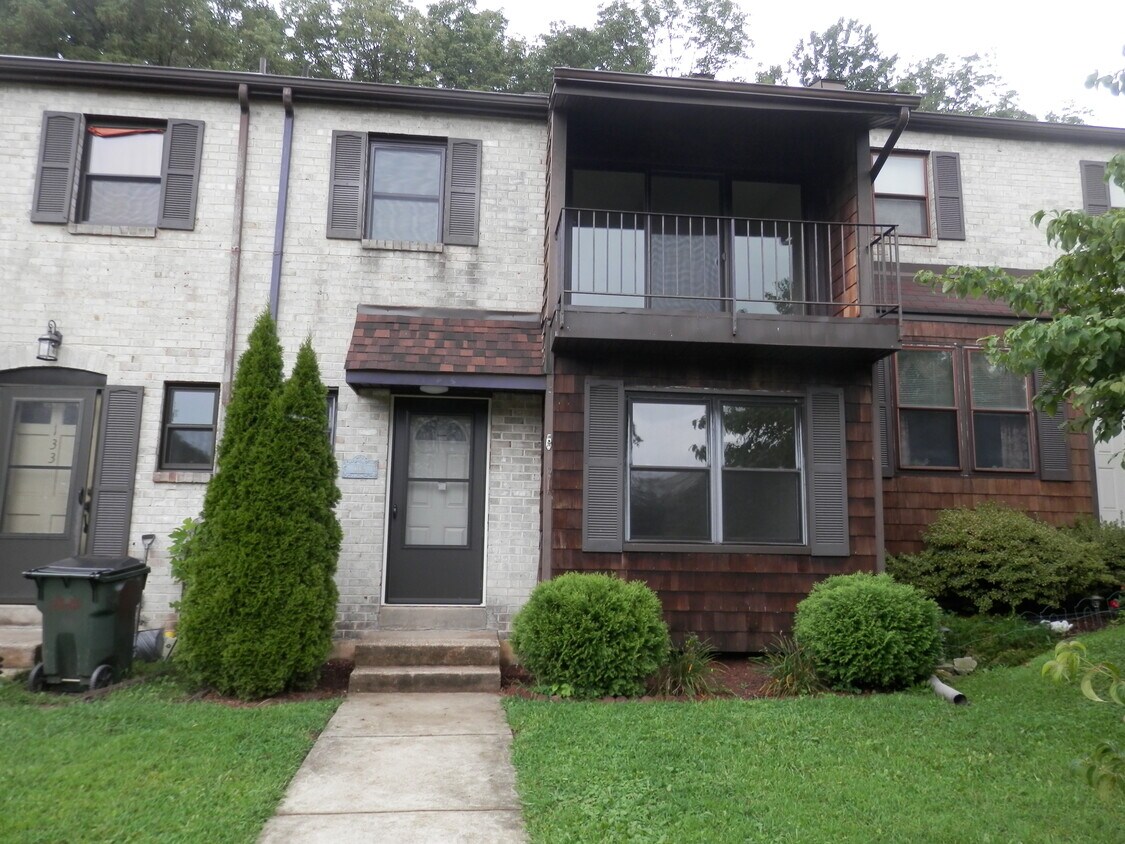132 Dr, Aston, PA 19014 Townhome Rentals in Aston PA