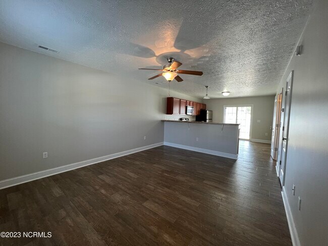 Foto del edificio - 523 Cider Hill Rd