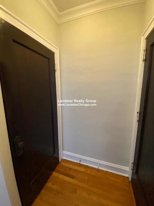 Primary Photo - 2043 W Berwyn Ave
