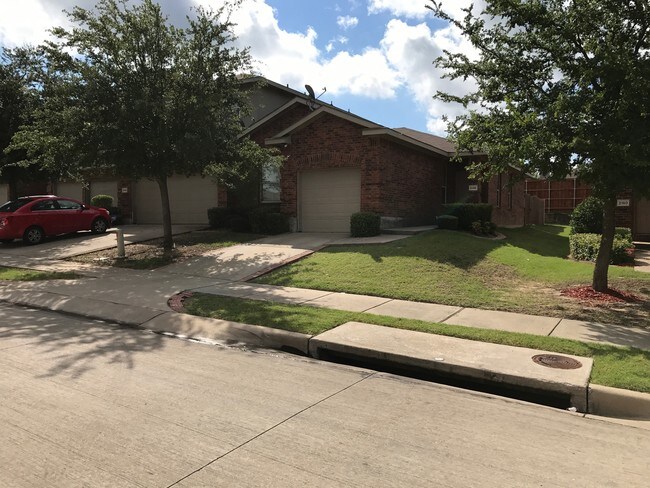 Building Photo - Stonebrook Townhome Properties