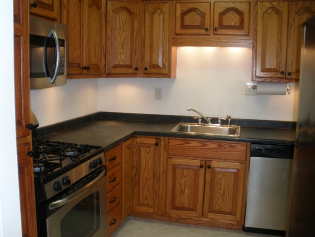 Building Photo - 129 Robinhood Dr