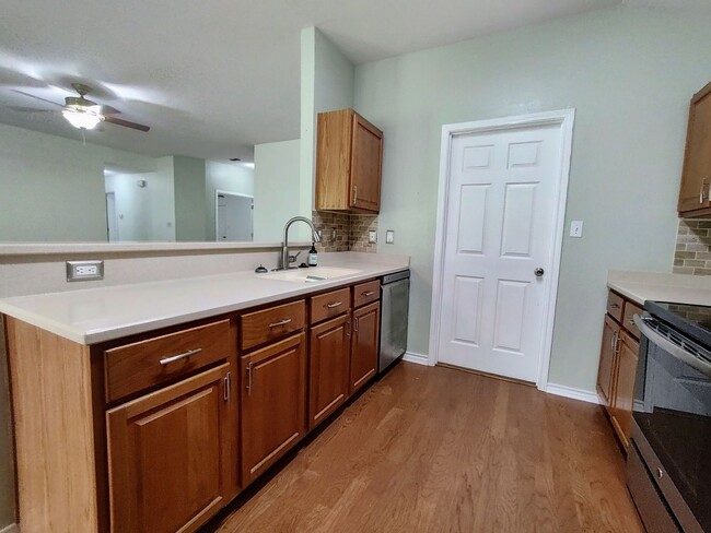 Foto del edificio - Beautiful 3 bedroom home ready for move in
