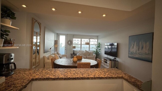 Foto del edificio - 100 Lincoln Rd