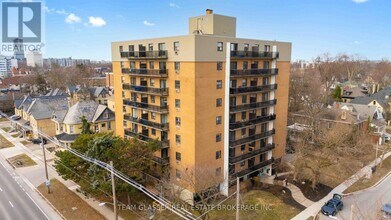 Building Photo - 498 Queens Ave