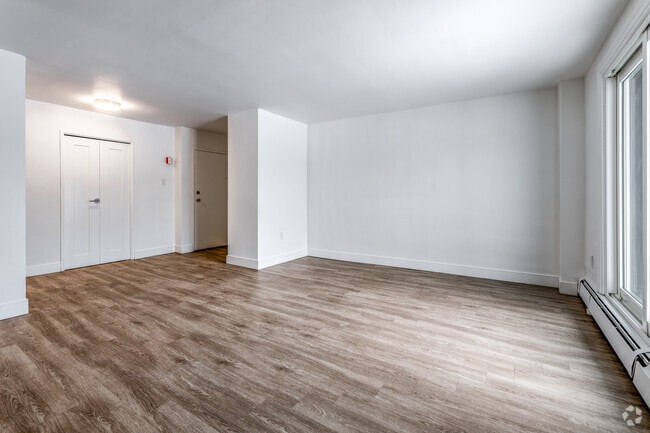 1BR, 1BA - 613SF - Living Room - 109-115 & 123 Westwood Drive