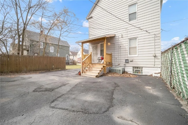 Building Photo - 1433 E 112th St