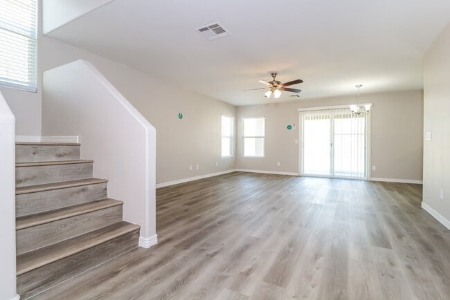 Foto del edificio - 22236 W Desert Bloom St