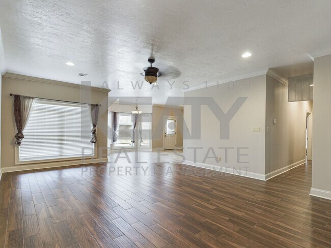 Building Photo - 3 Bedroom, 2 Bathroom House is Available Now!