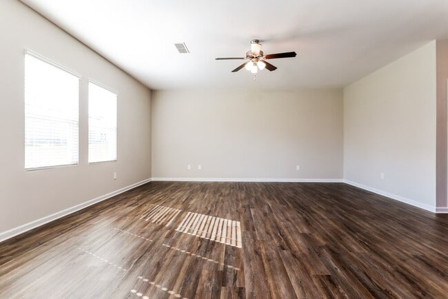 Building Photo - 3770 Place Dr