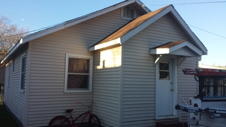 Building Photo - 1565 Safford St
