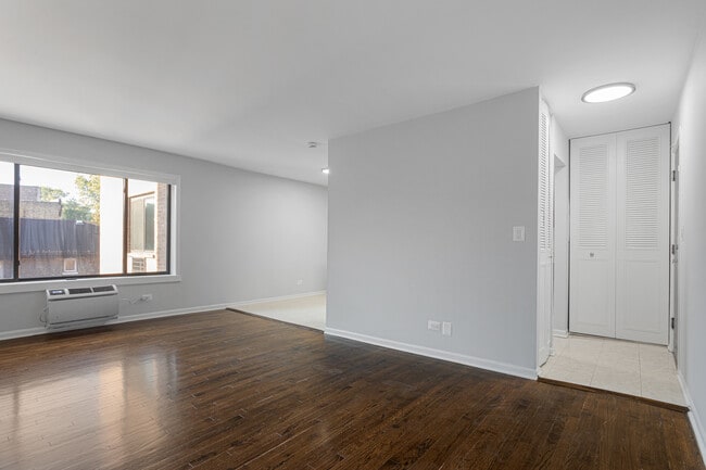 Building Photo - 7545 N Winchester Ave