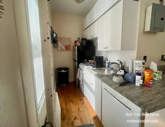 Building Photo - 108 Myrtle St