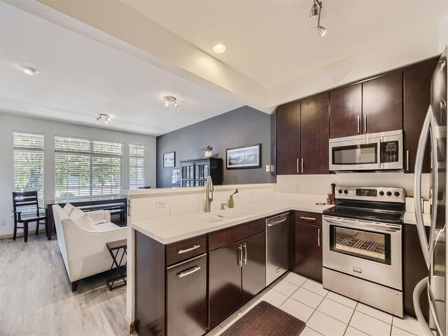 Building Photo - 5555 E Briarwood Ave