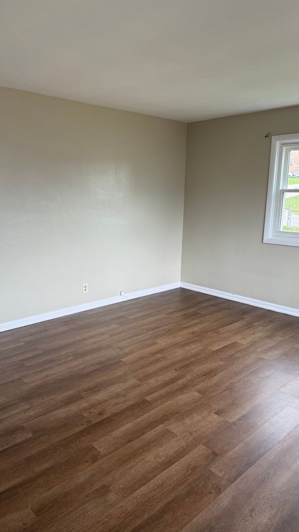 Foto del edificio - HALF DUPLEX W/ GARAGE MADISON SCHOOLS!