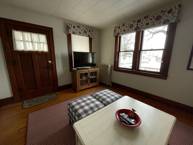 Building Photo - Furnished 2 Bedroom 1 Bath, Finished Attic...