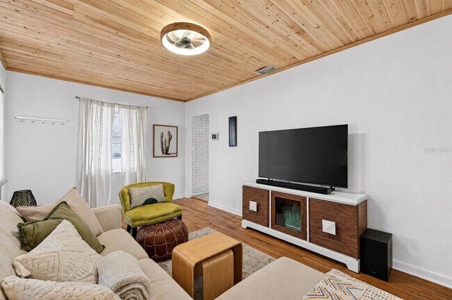 Foto del edificio - 2444 34th Ave N