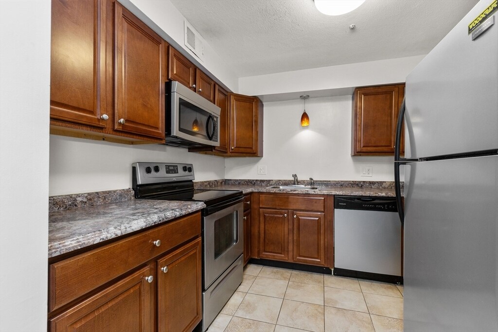 Primary Photo - 232 Canton St