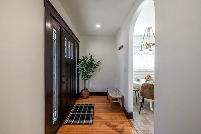 Building Photo - 3076 Melbourne St