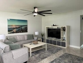 Building Photo - 626 Normandy Ln
