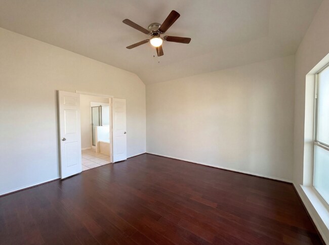 Foto del edificio - 200 Rippling Creek Ln