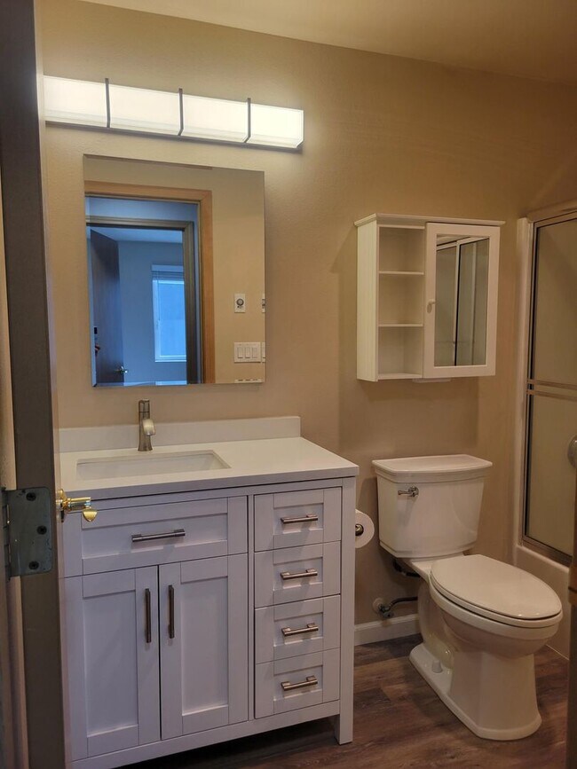 Foto del edificio - Newly renovated 1-story home in Bonney Lake