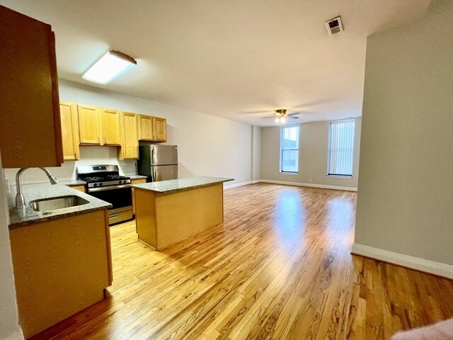 Foto del edificio - 1459 N Milwaukee Ave