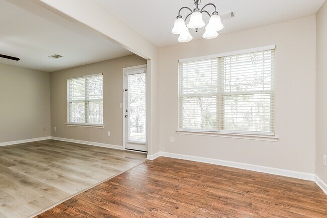 Foto del edificio - 929 Justice Dr