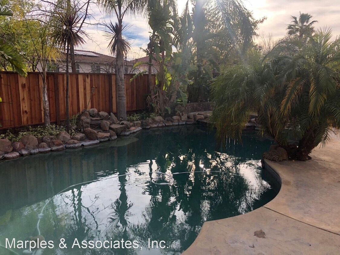 Foto del edificio - 5 br, 3 bath House - 1888 Mount Conness Way