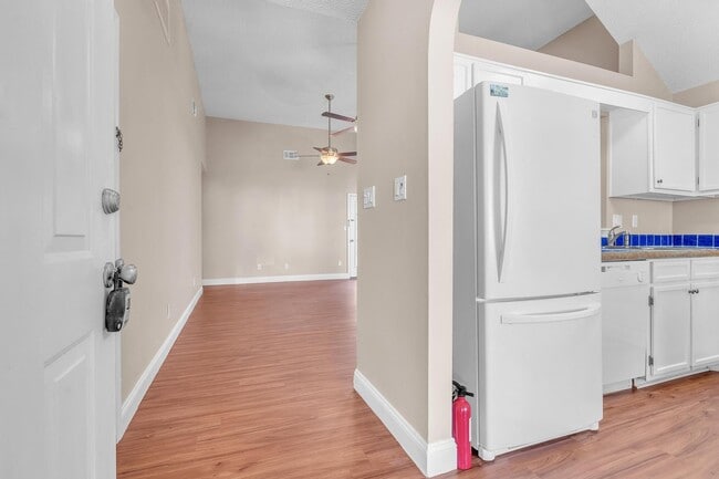 Building Photo - Updated Home in Convenient Location