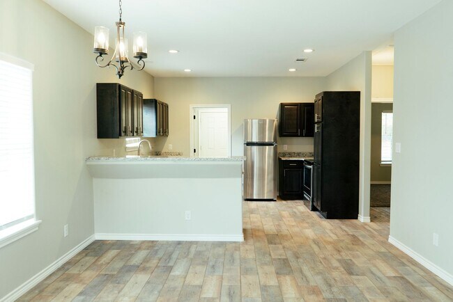 Foto del edificio - 3 bed 3 bath NEW CONSTRUCTION home available! NO HUD