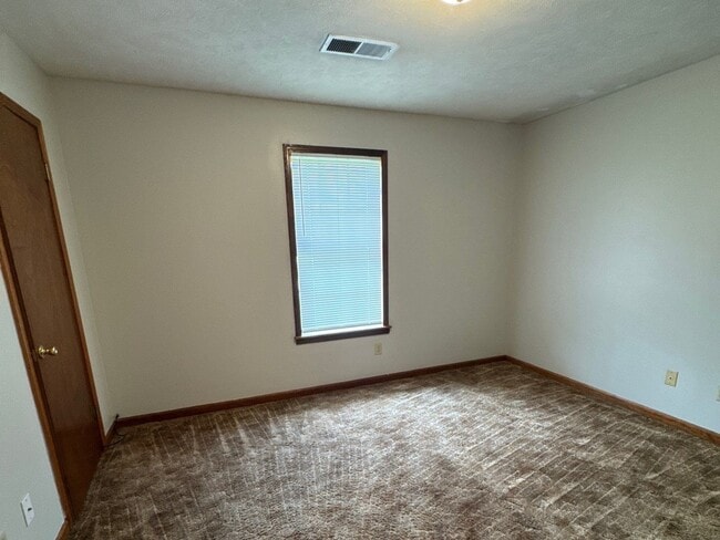 Building Photo - 112 Misty Ln