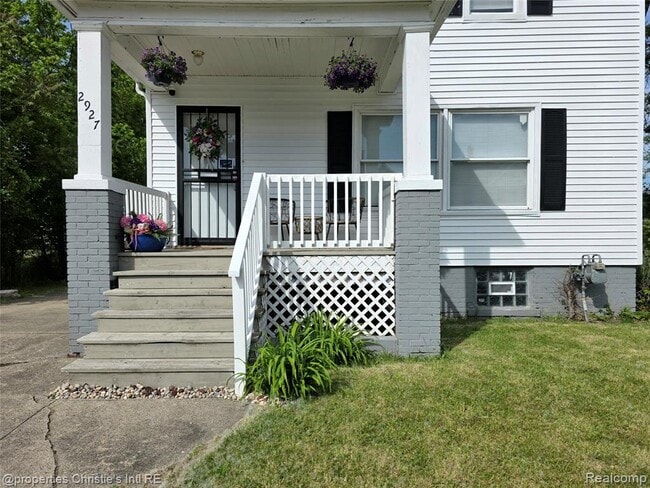 Building Photo - 2927 Seyburn St