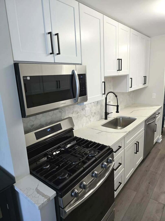 Foto del edificio - 2800 Mitchell Dr