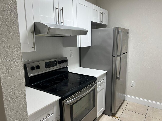Building Photo - 7035 NW 186th St