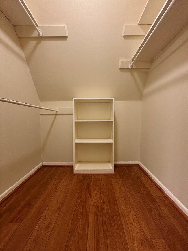 Building Photo - 2727 Briarhurst Dr