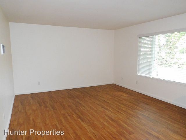 Building Photo - 744 3rd St