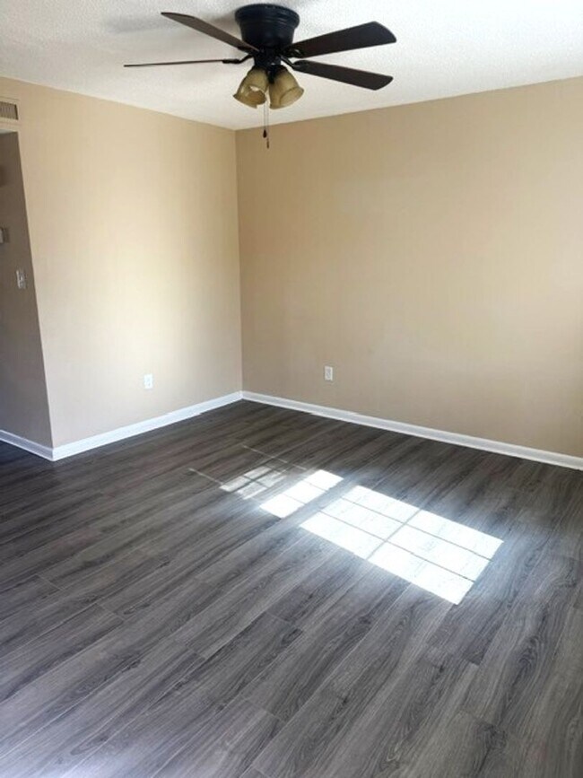 Photo - 800 Verdant Dr Apartment