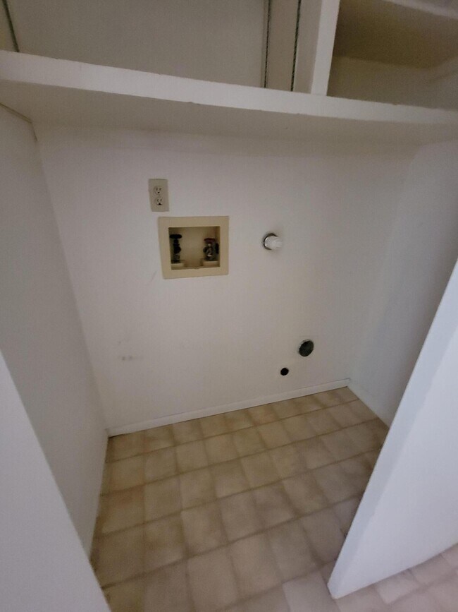 Foto del edificio - 2521 Chelwood Park Blvd NE