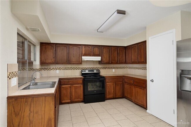 Building Photo - 1613 Goldcrest Ave