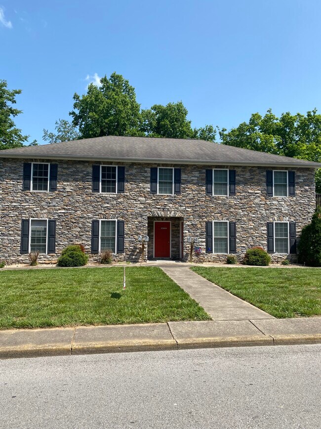 Front of Building - 416 N Green St