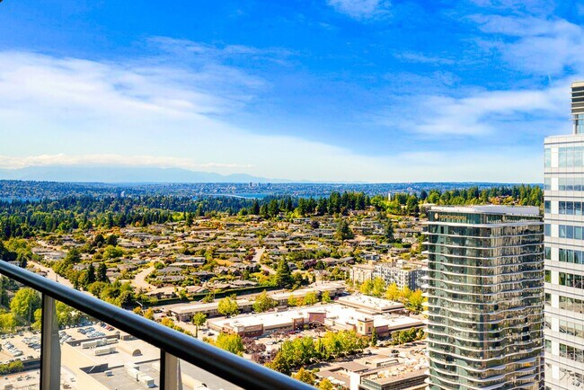 Foto del edificio - 650 Bellevue Way NE