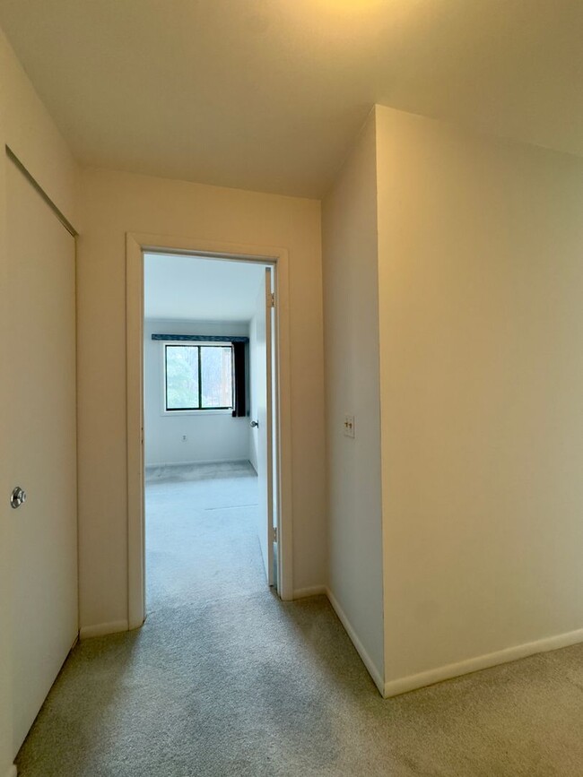 Foto del edificio - Spacious 2-Bedroom Condo in Owings Mills