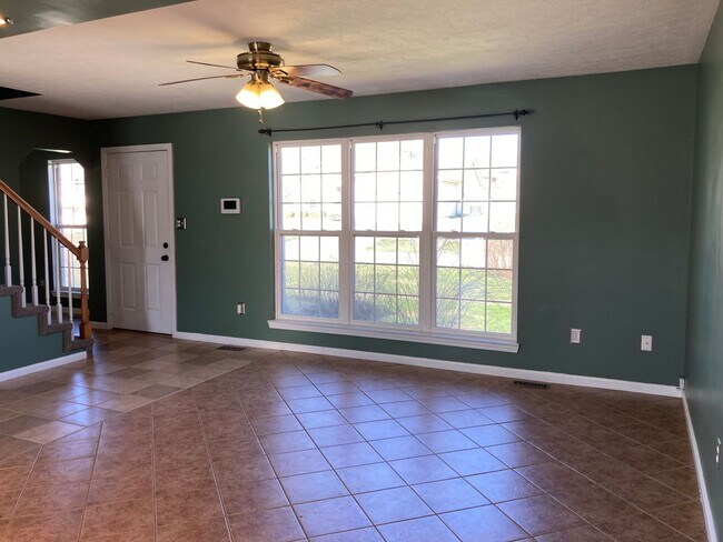 Foto del edificio - **Backyard offers Country Setting in City Limits**