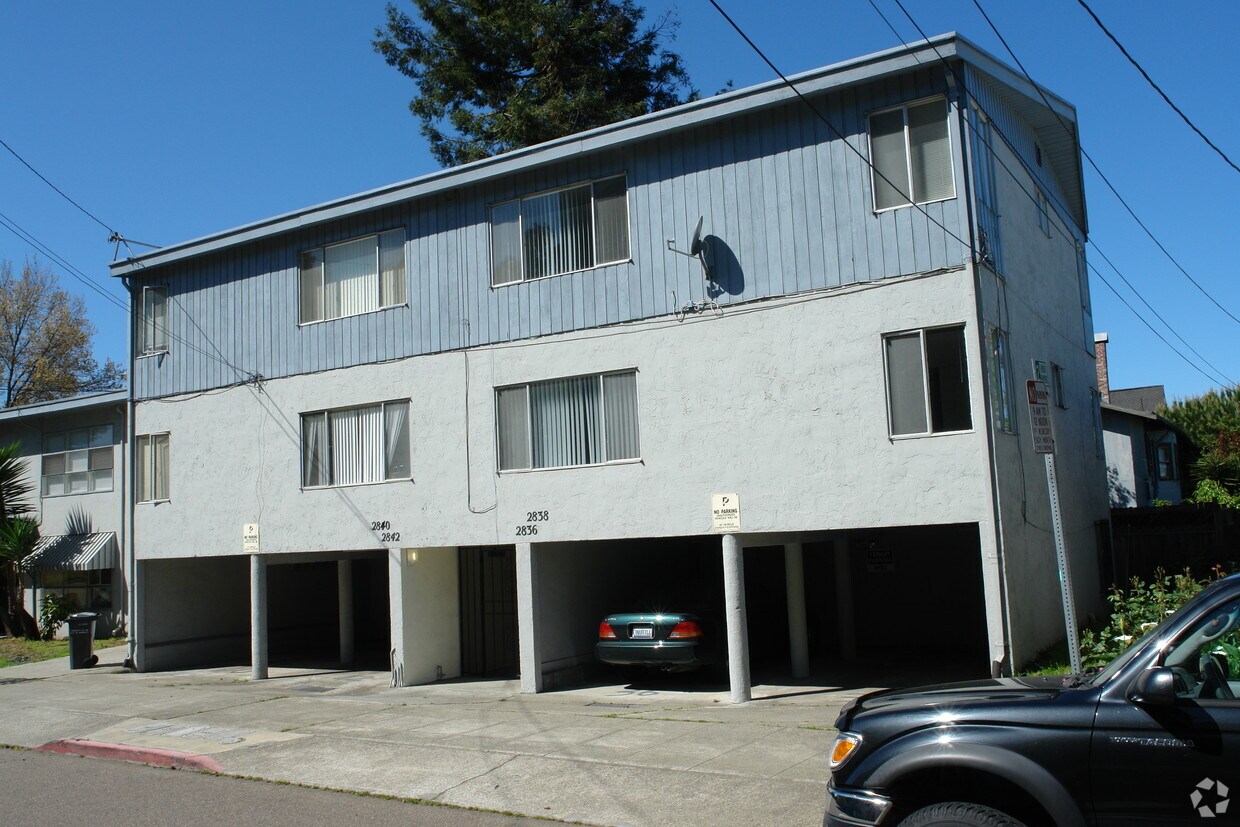 Primary Photo - 2836-2876 Milvia St